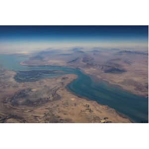 霍尔木兹海峡关闭对中国塑料全产业链的深度影响分析